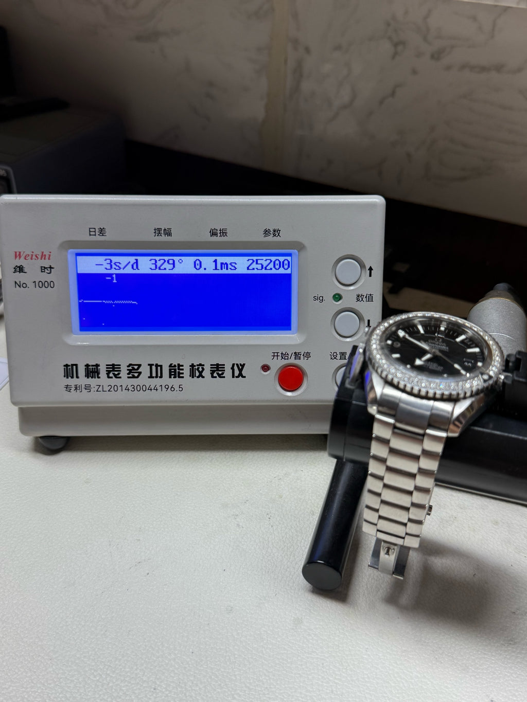 Omega Seahorse Automatic (self-winding) watch 45.5 millimeters 232.15.46.21.01.001