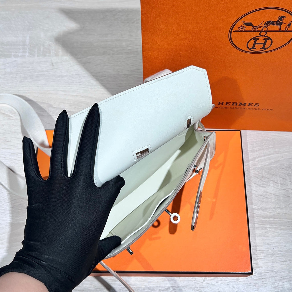 Hermes Jypsiere mini shoulder bag 22 cm long x 14.8 cm deep x 5.3 cm wide H083982CKAI
