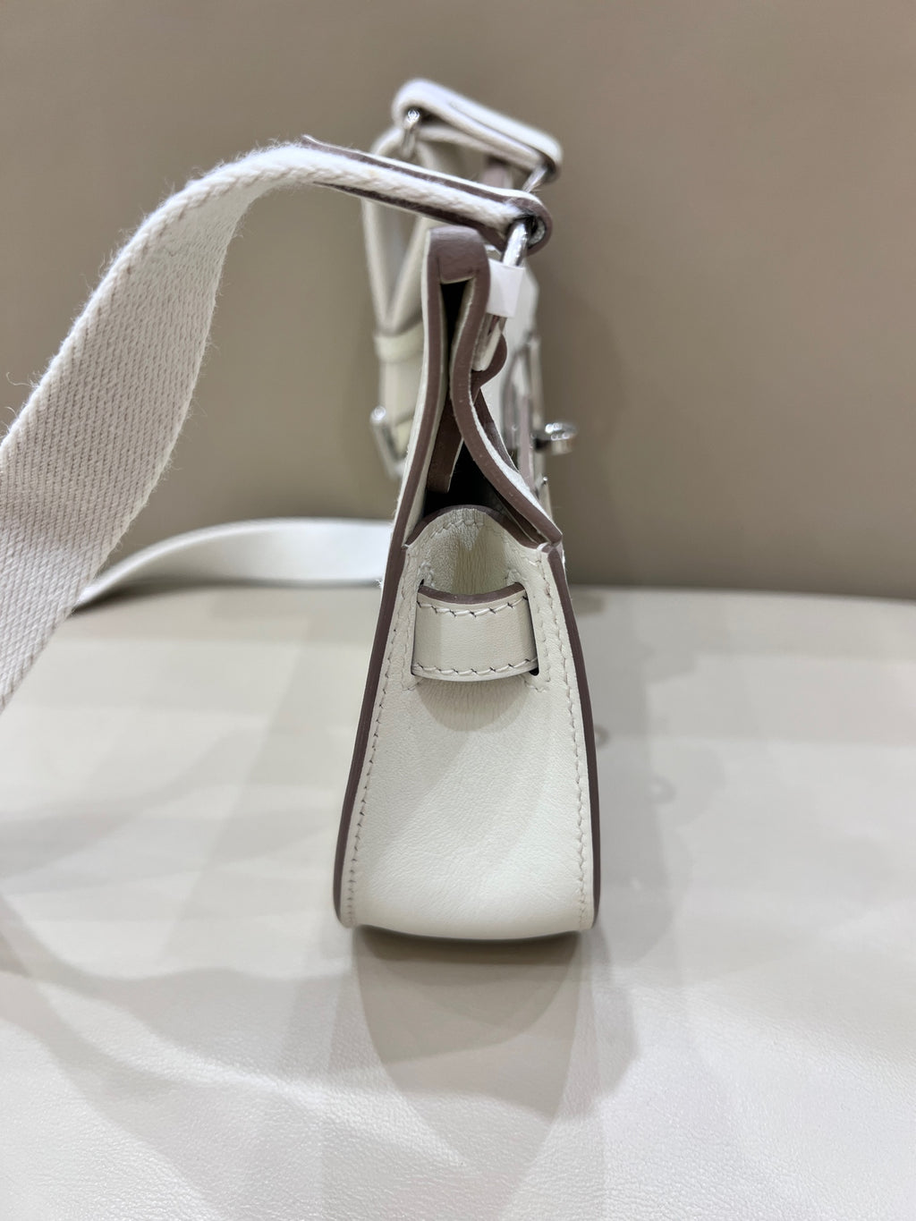 Hermes Jypsiere mini shoulder bag 22 cm long x 14.8 cm deep x 5.3 cm wide H083982CKAI