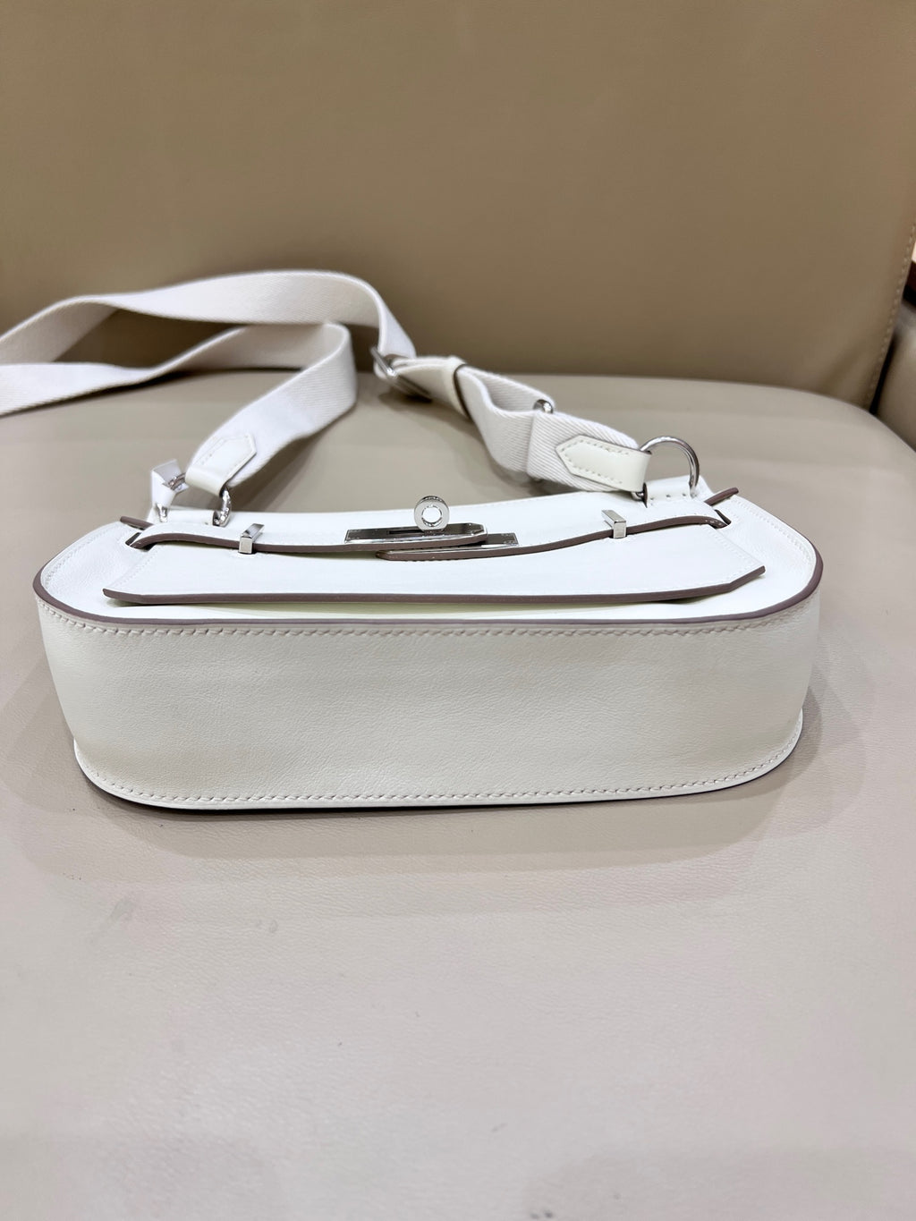 Hermes Jypsiere mini shoulder bag 22 cm long x 14.8 cm deep x 5.3 cm wide H083982CKAI