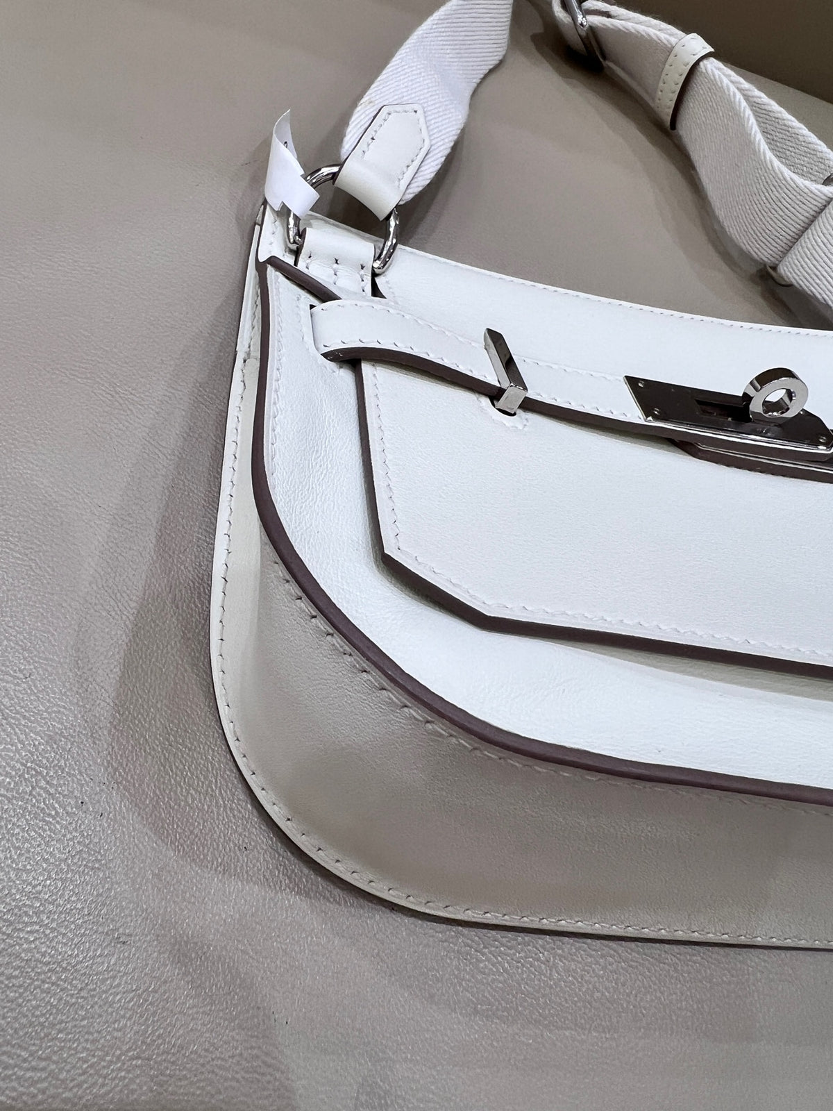 Hermes Jypsiere mini shoulder bag 22 cm long x 14.8 cm deep x 5.3 cm wide H083982CKAI