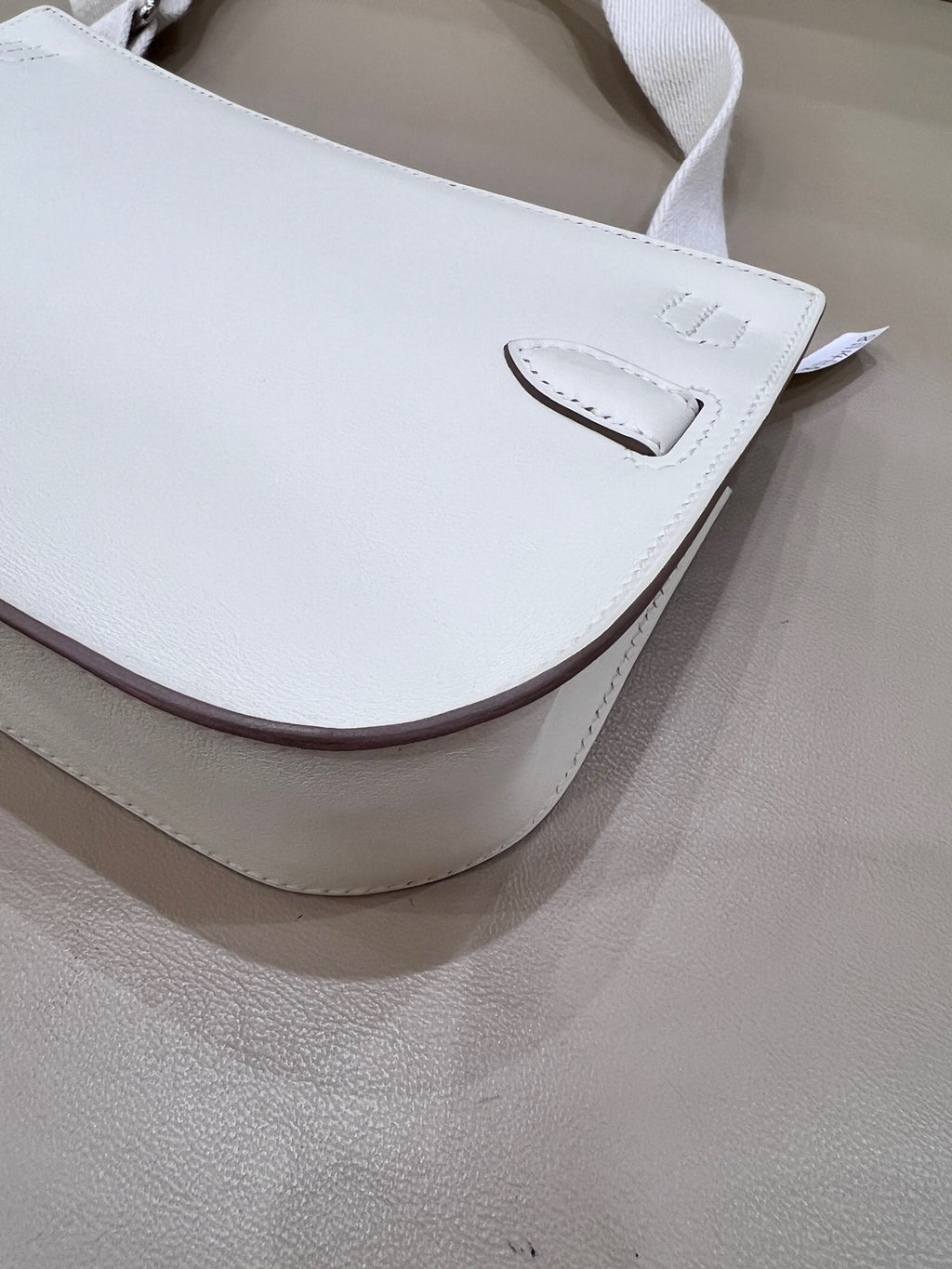 Hermes Jypsiere mini shoulder bag 22 cm long x 14.8 cm deep x 5.3 cm wide H083982CKAI