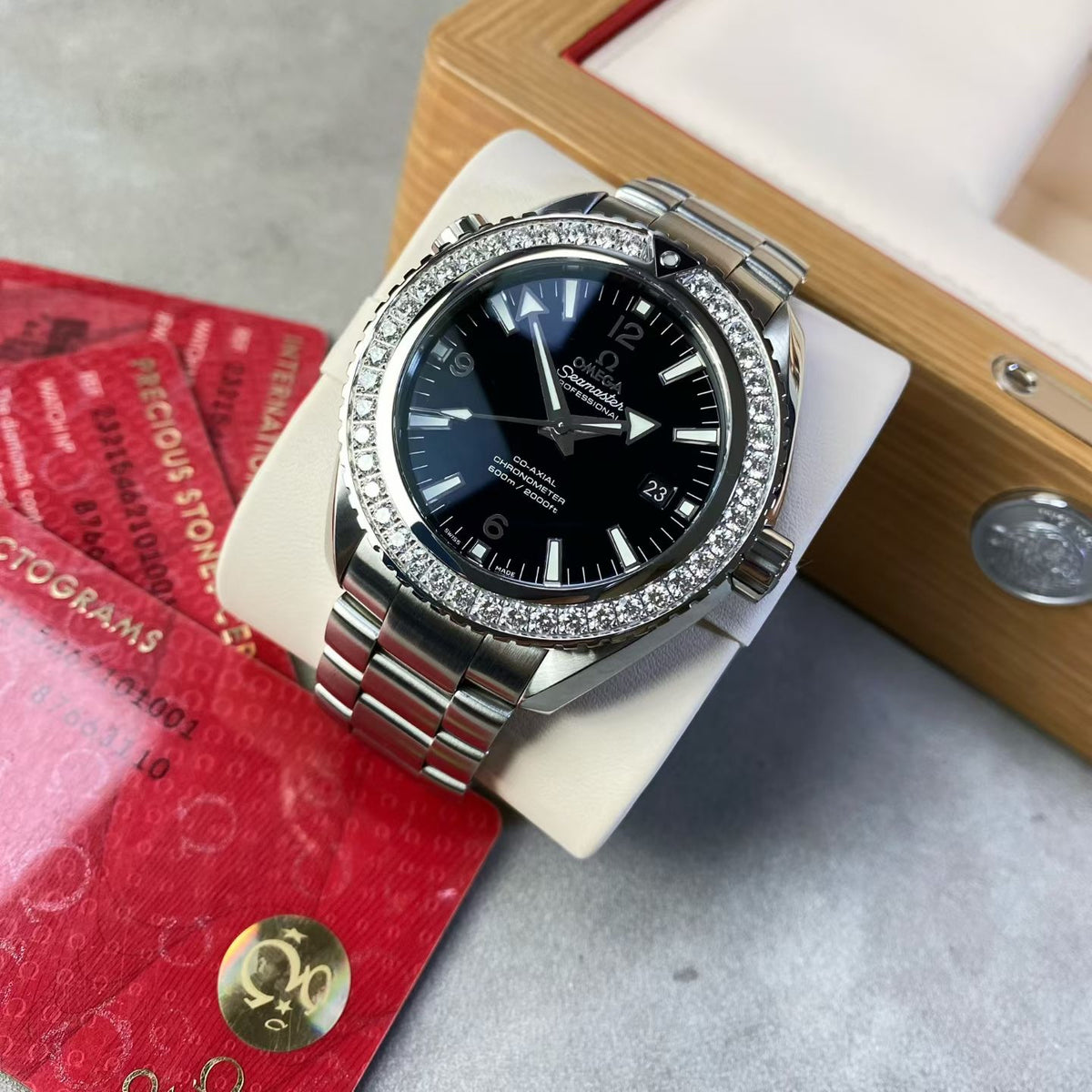 Omega Seahorse Automatic (self-winding) watch 45.5 millimeters 232.15.46.21.01.001