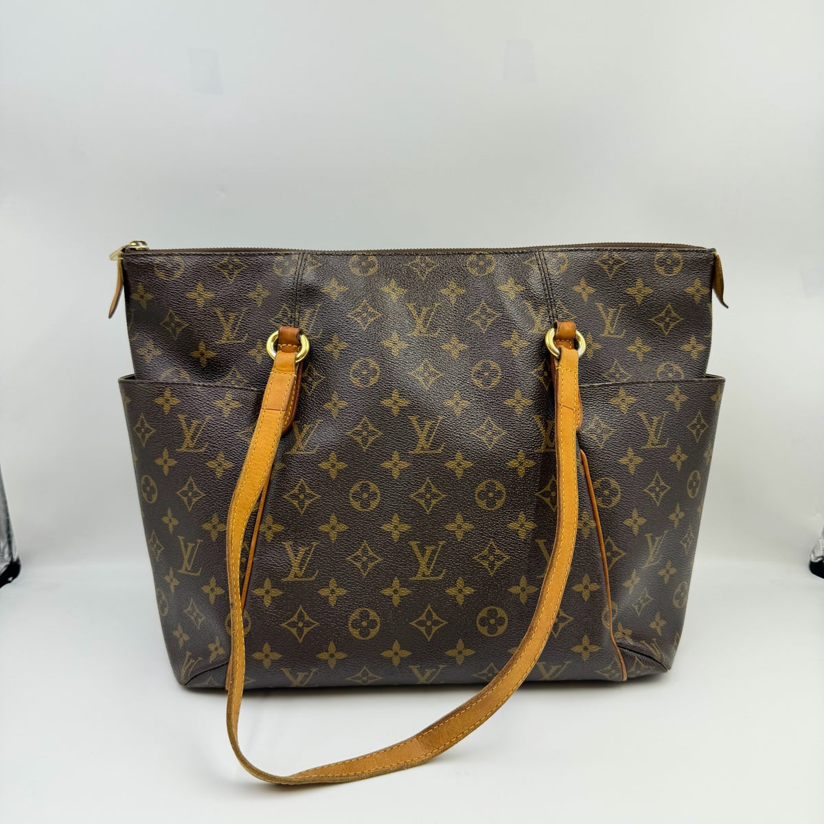 Louis Vuitton Leather Length 40 x Width 13 x Height 28 cm M56689