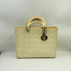 Dior Lady Dior Leather Beige Dimensions: 32 x 25 x 11 cm (length x height x width); Shoulder strap length: 103–118 cm; Length from shoulder strap top to bag top: 50.5–58 cm. M0566ONGE_M51U
