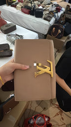 Louis Vuitton M51637
